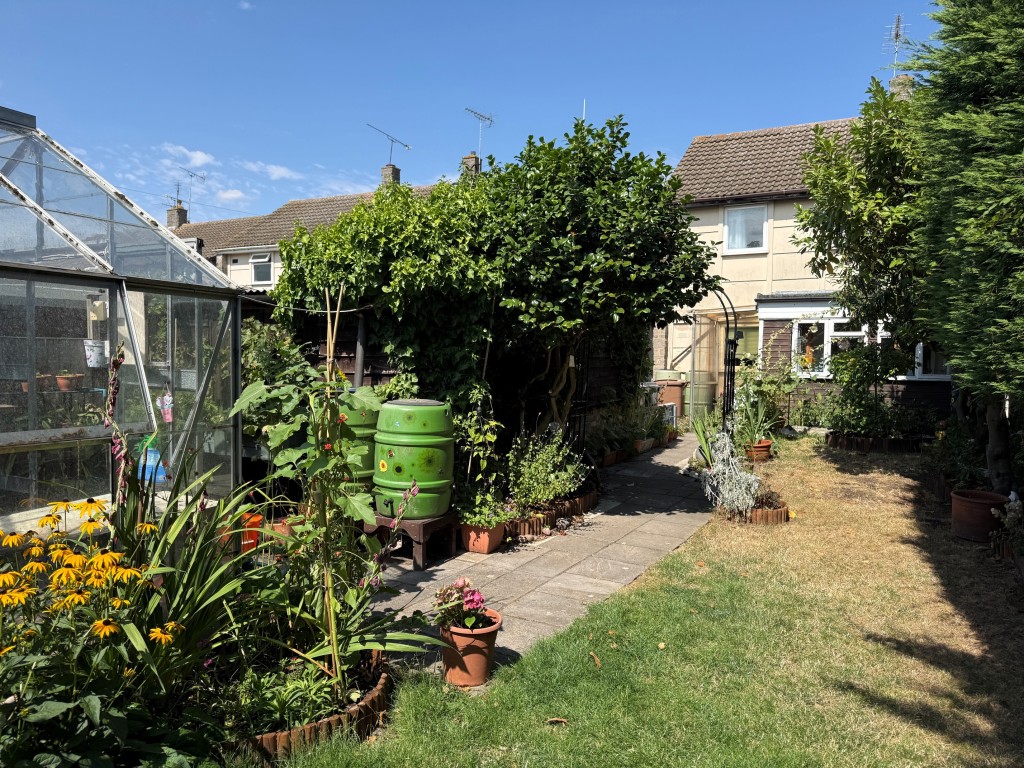 Lot: 84 - SEMI-DETACHED HOUSE FOR IMPROVEMENT - Rear garden and rear elevation of the house